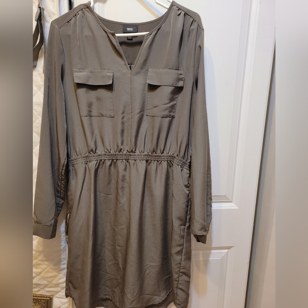 Stylish Gray Long-Sleeve Dress